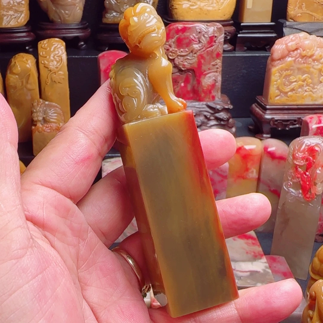 昌化石田黄石纽章