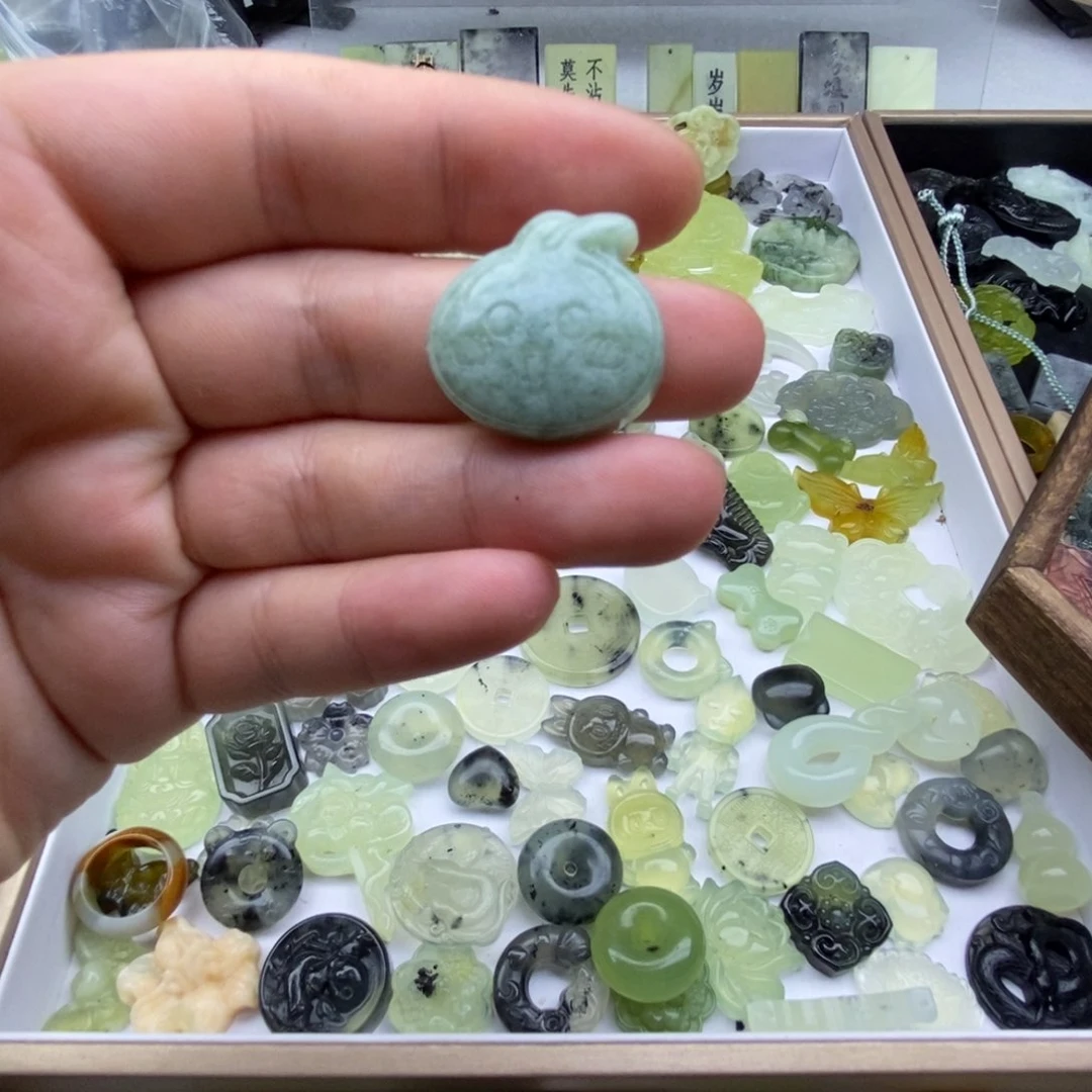 蛇纹石玉未镶嵌颈饰