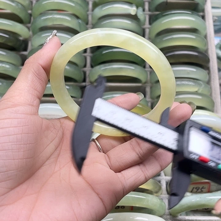 蛇纹石玉未镶嵌手镯197