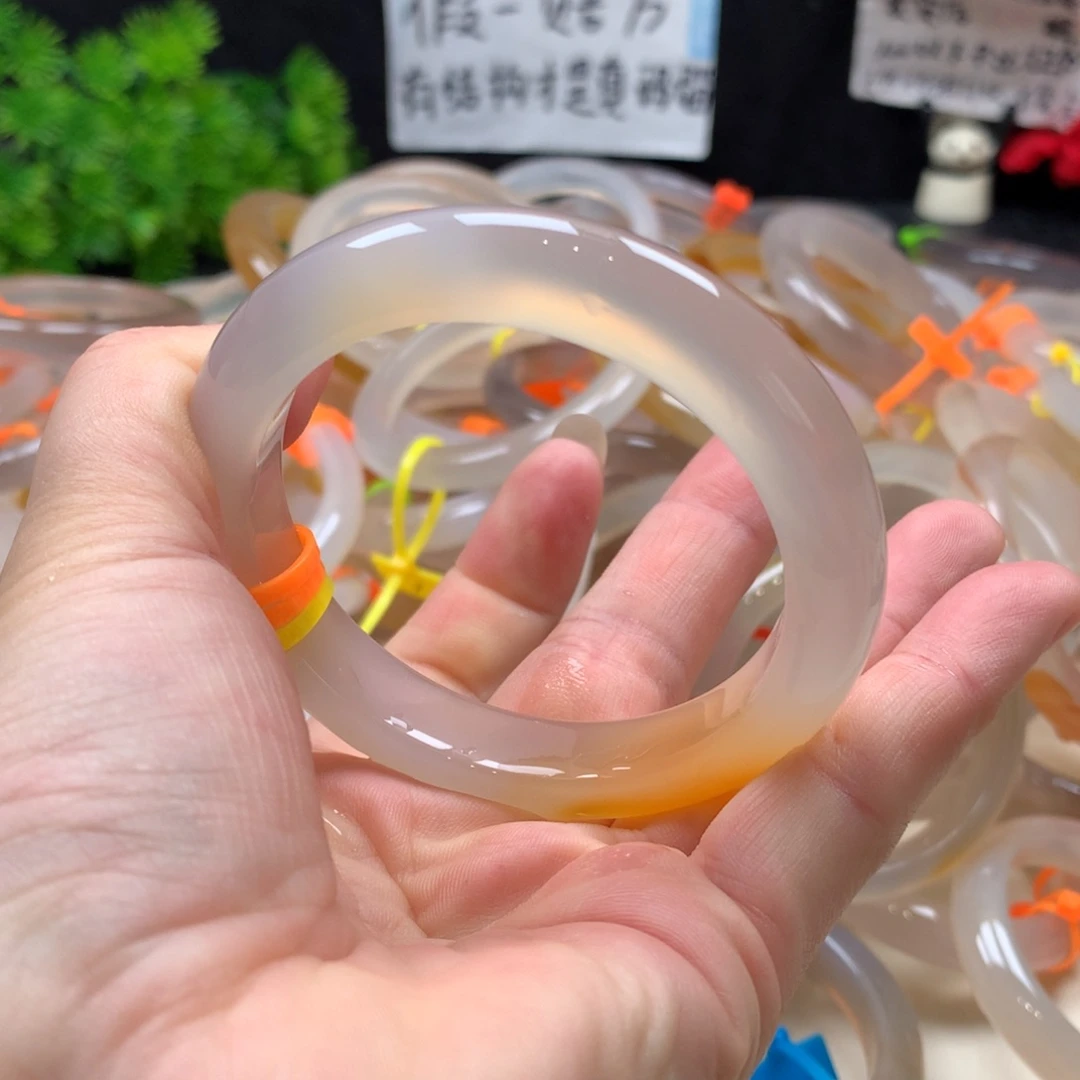 玛瑙/玉髓手镯未镶嵌