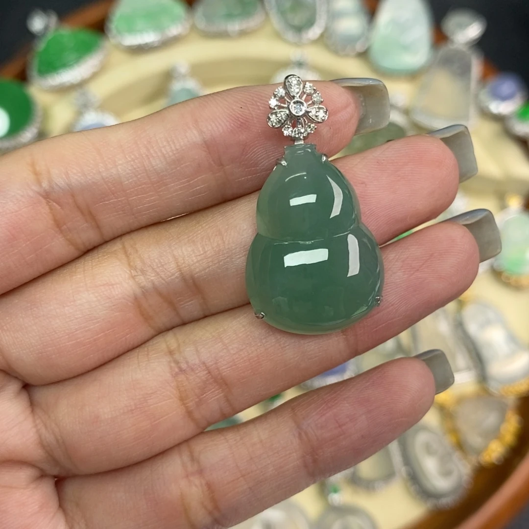 翡翠18K金镶嵌颈饰A货翡翠