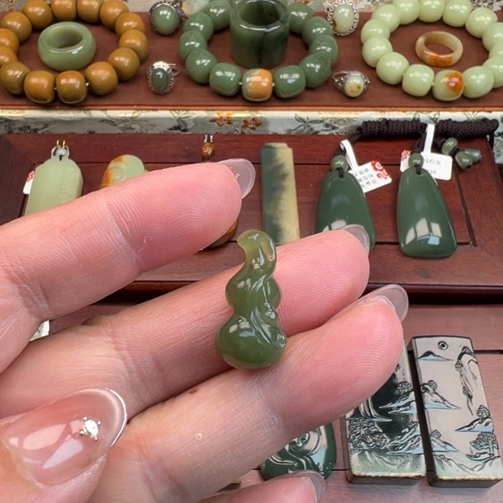 三****岫岩老玉（透闪石质玉）未镶嵌包链