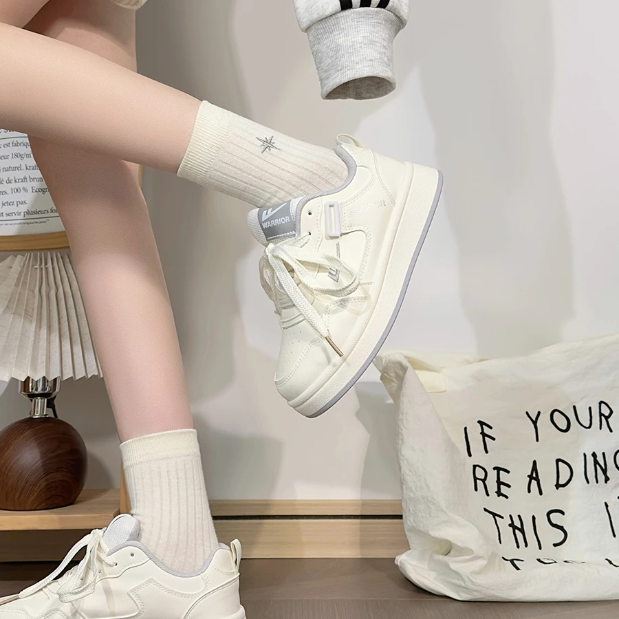 回力百搭板鞋女款2025爆款小众厚底学生鞋子chic日常通勤小白鞋女