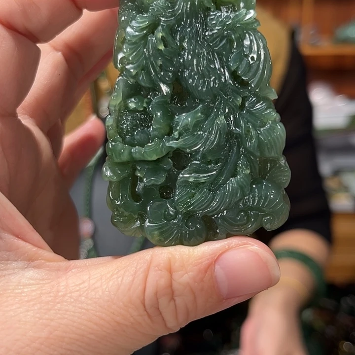 颈饰未镶嵌和田玉K****?