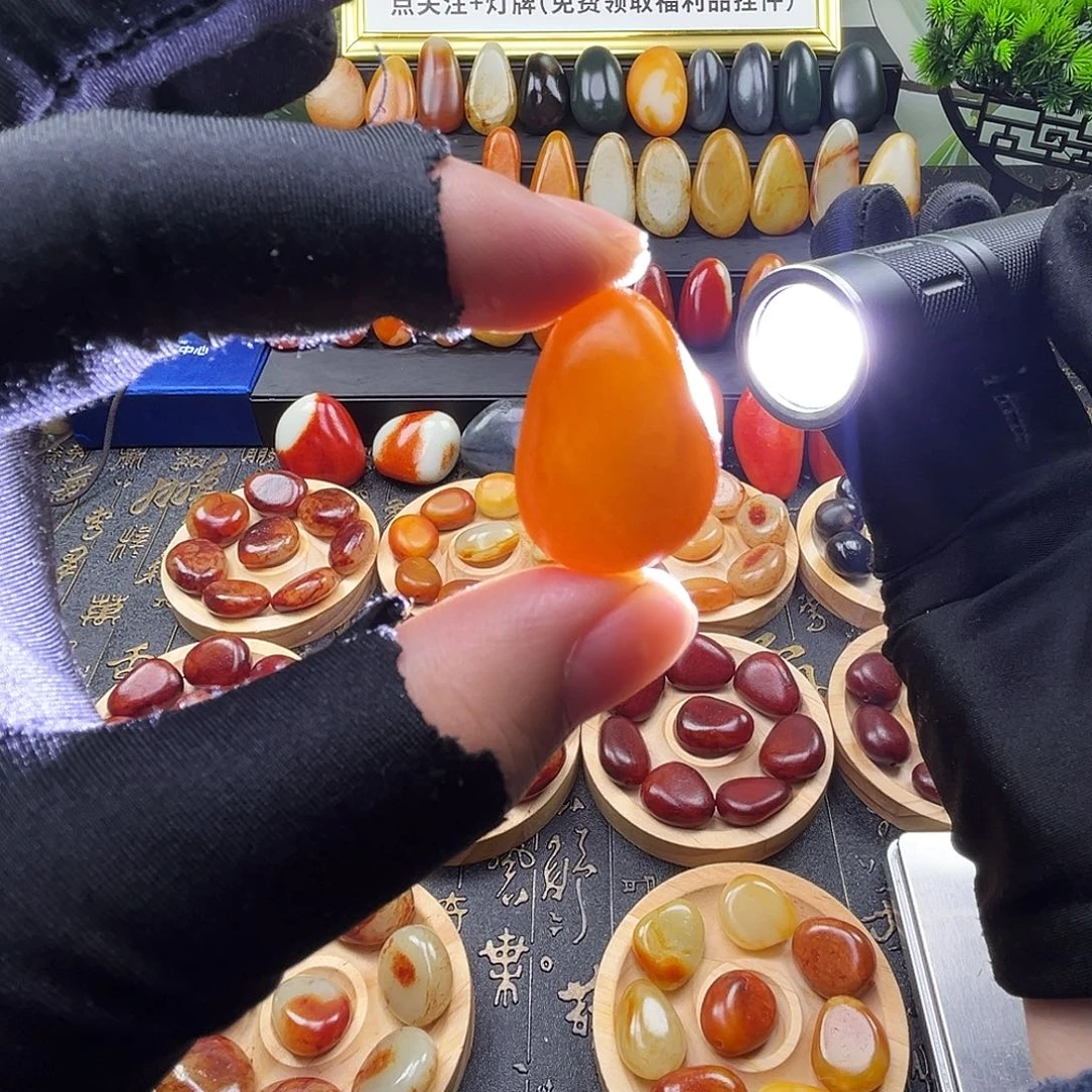 和田玉未镶嵌吊坠(赠链)