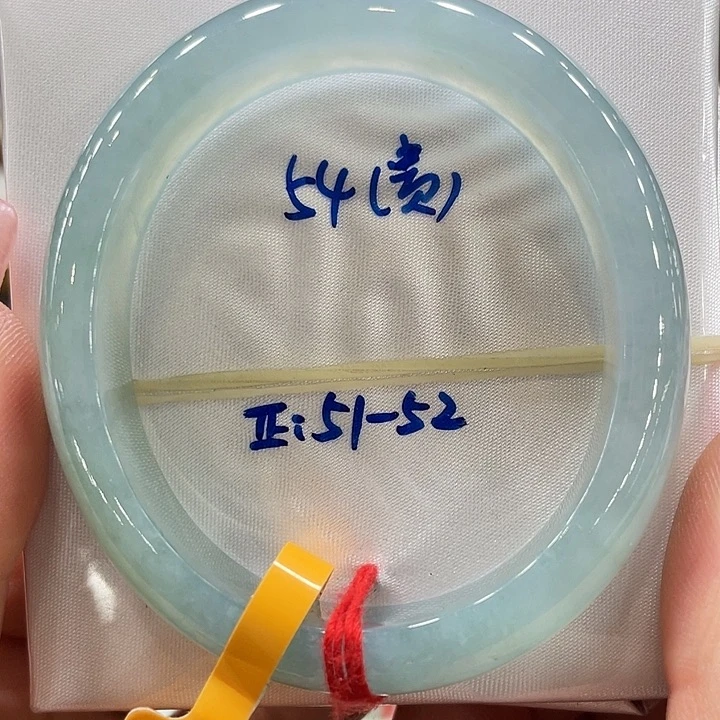 翡翠手镯未镶嵌翡翠手镯