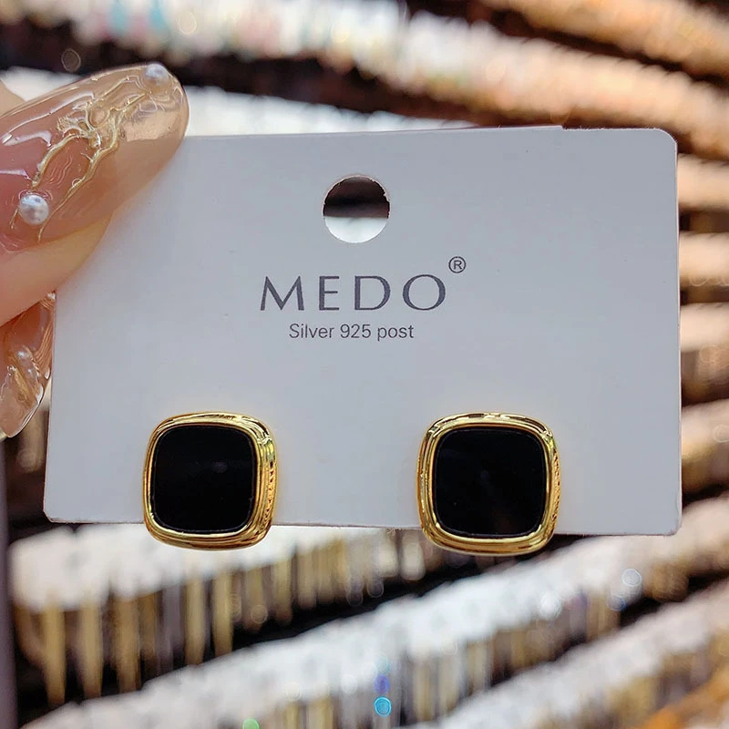MD韩版精致小巧黑色方形耳钉女设气高级感冷淡风耳饰2025新款爆款