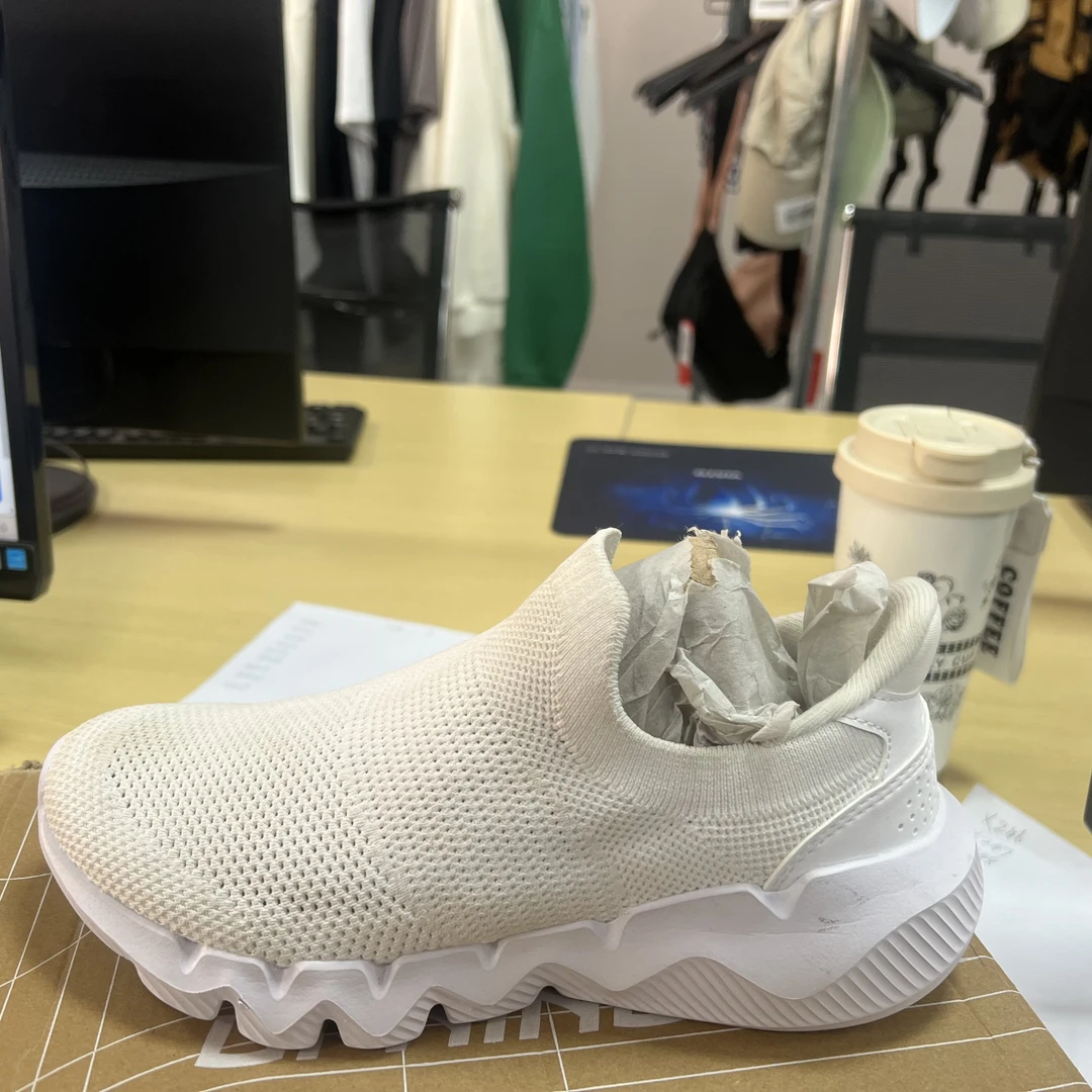 《B品以直播展示为准》（X255)李宁女款休闲运动跑鞋AGCU258-2