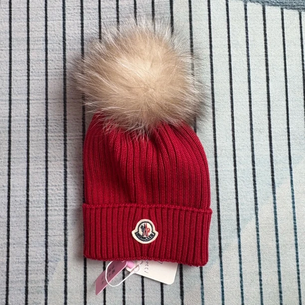 未使用 MONCLER moncler红色毛球冷帽小尺码