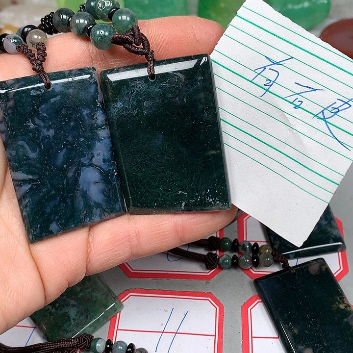 毛***蕊玛瑙/玉髓未镶嵌颈饰