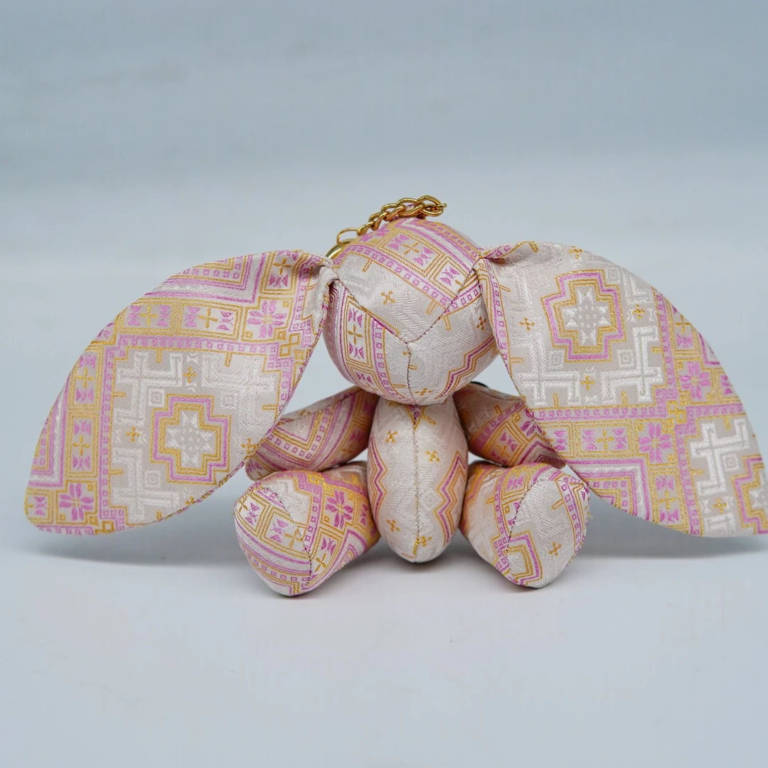 四燕花纹|壮锦粉色幸运兔配饰