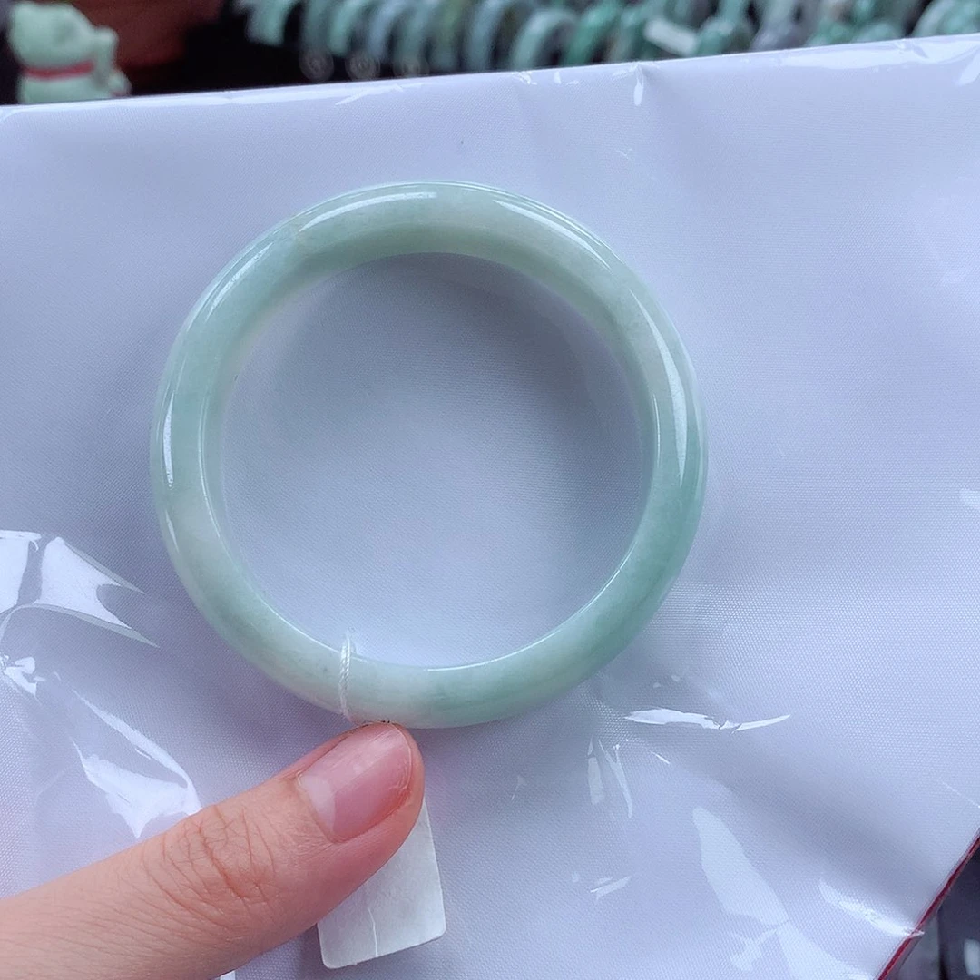 翡翠手镯未镶嵌57圈口