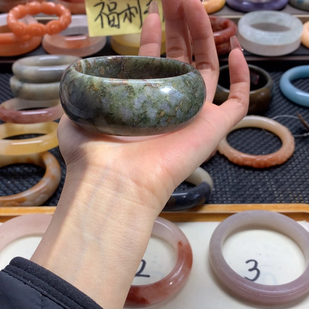 石英质玉手镯未镶嵌