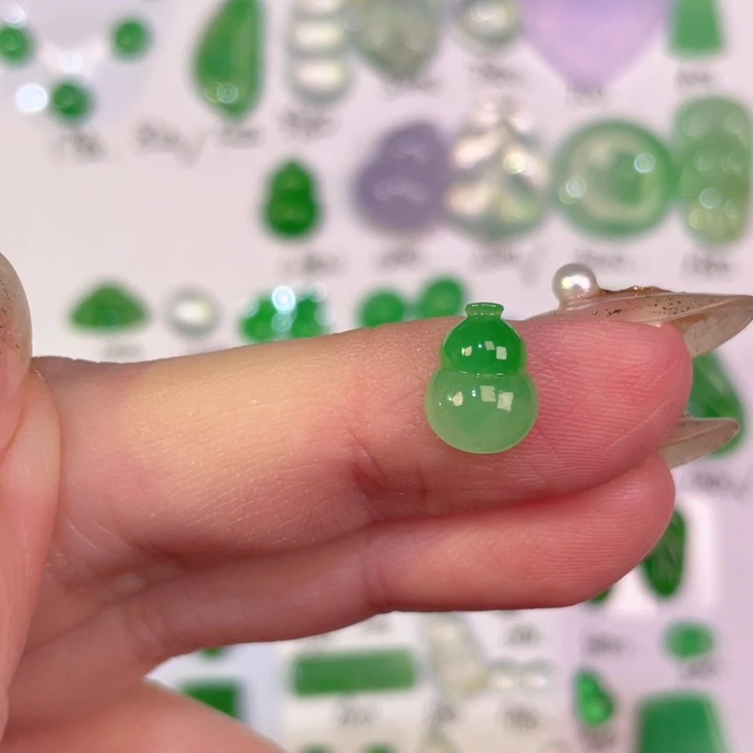 翡翠未镶嵌颈饰裸石