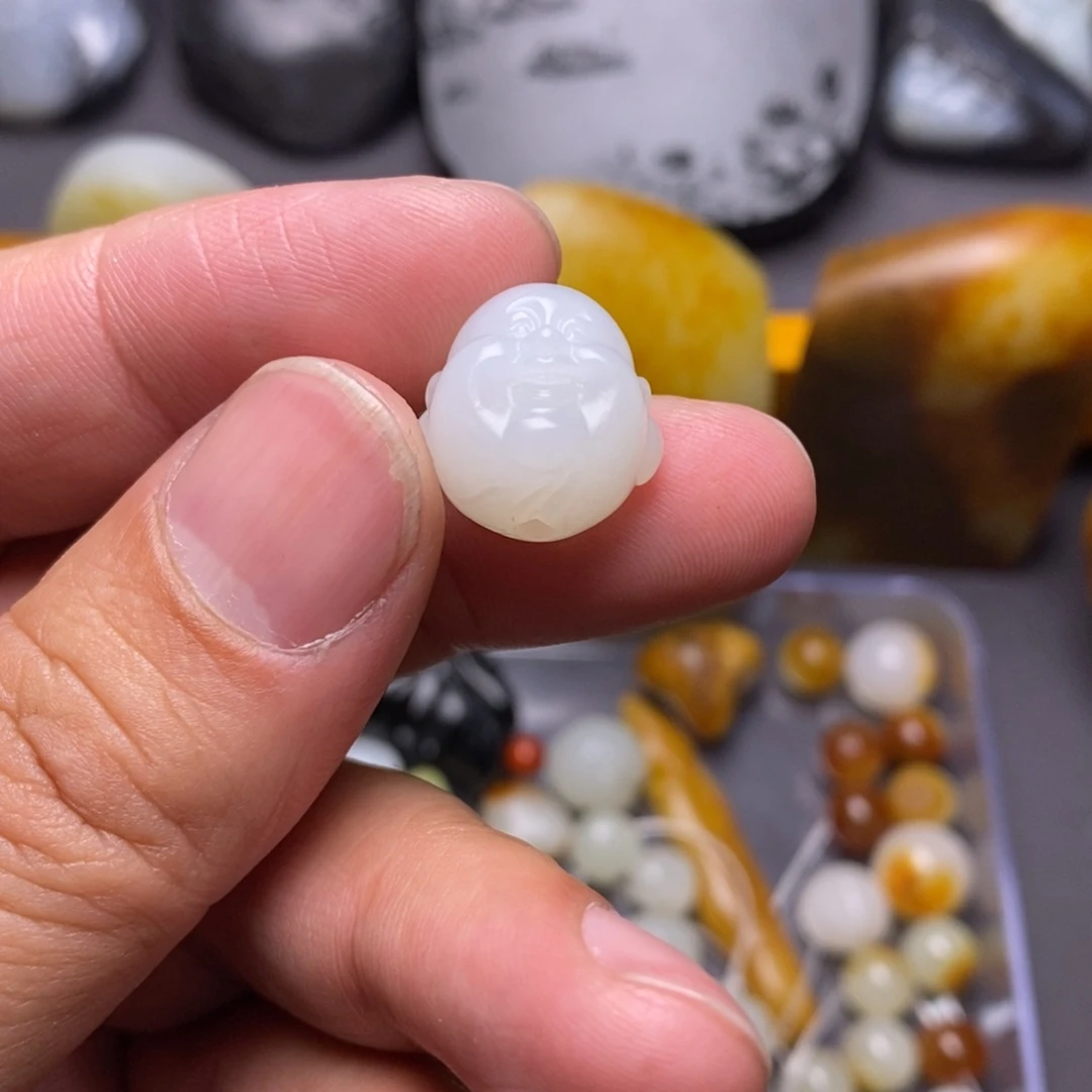 和田玉未镶嵌车挂