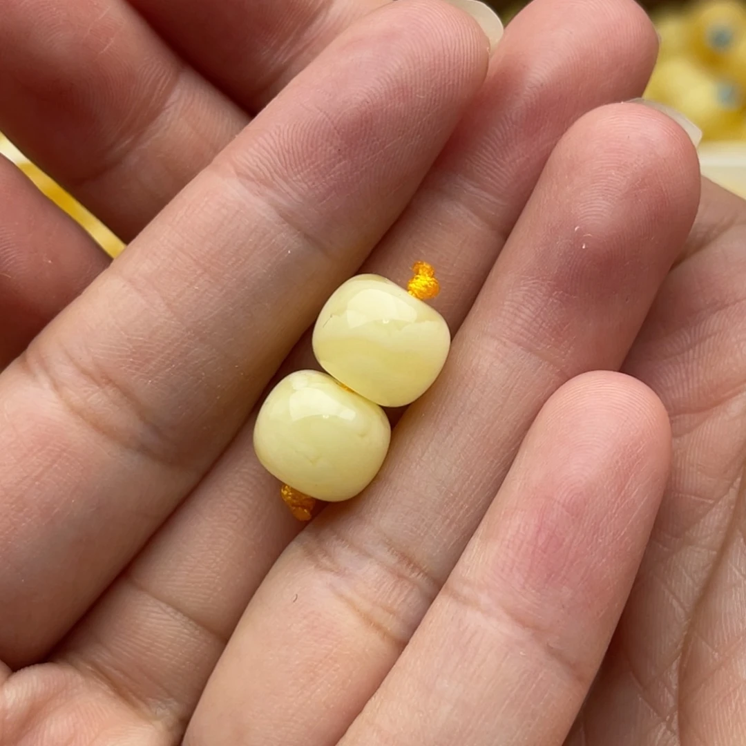 裸石琥珀未镶嵌蜜蜡老型一对卡十大