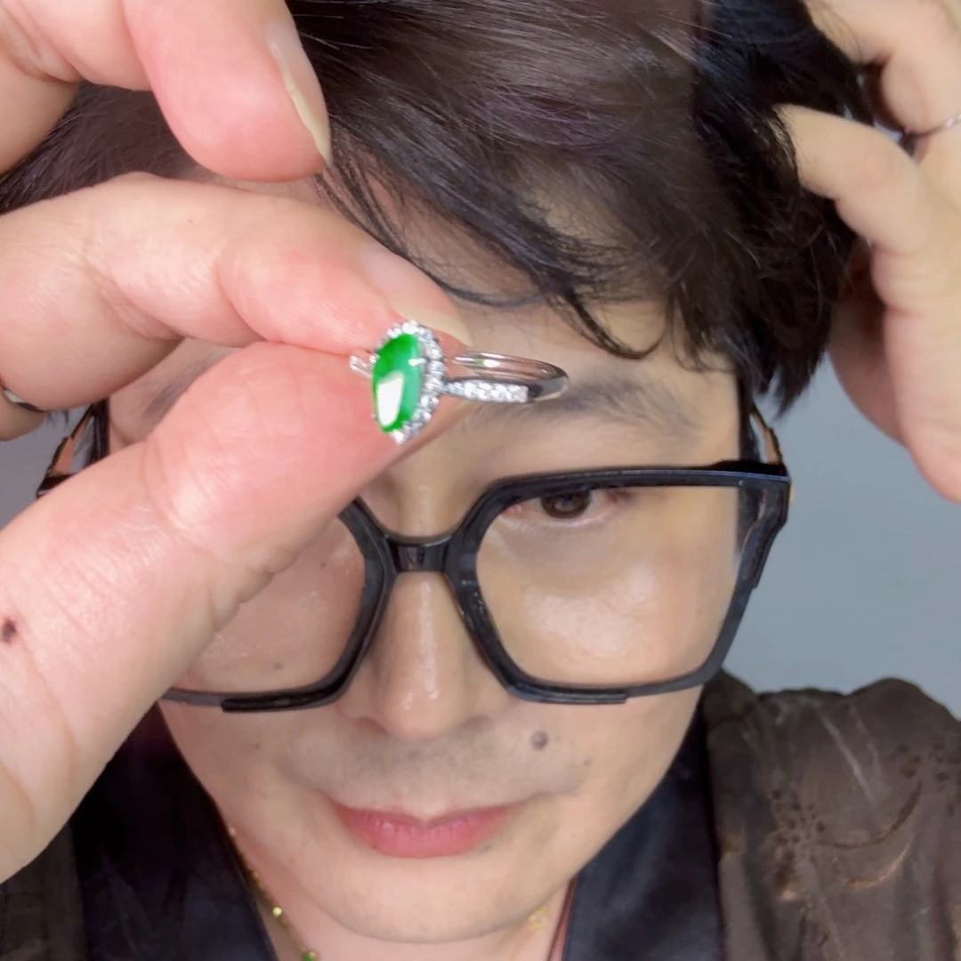 颈饰未镶嵌翡翠一件