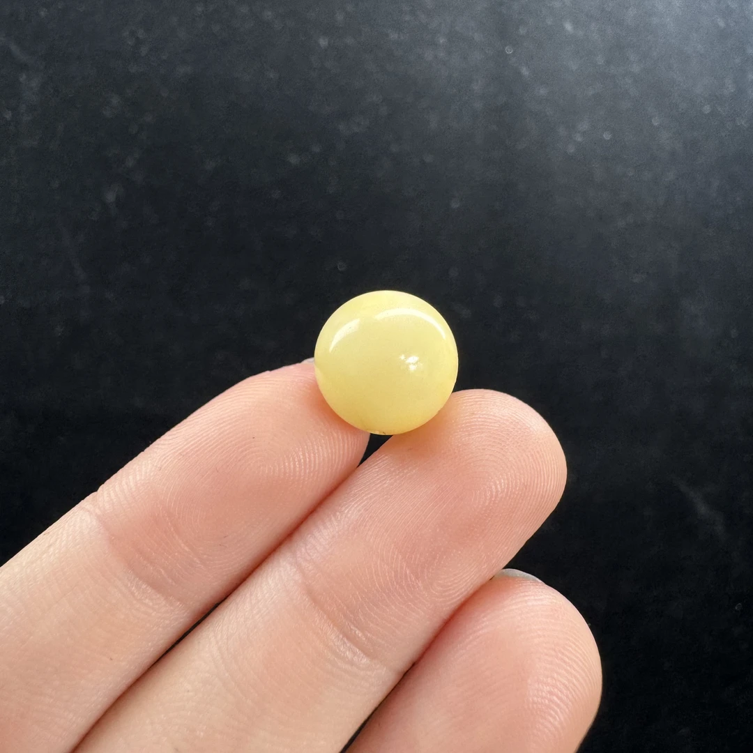A2981天然原矿蜜蜡 鸡油黄圆珠12.1mm 支持鉴定 假一罚十