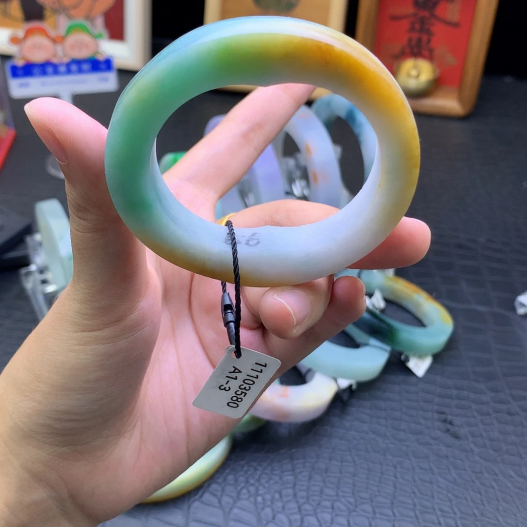 定制翡翠未镶嵌翡翠手镯