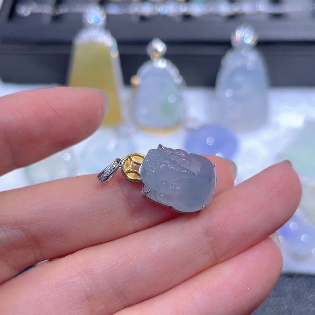 翡翠18K金镶嵌颈饰翡翠