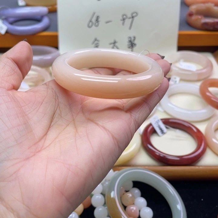 未镶嵌石英岩玉珠宝奇石莉