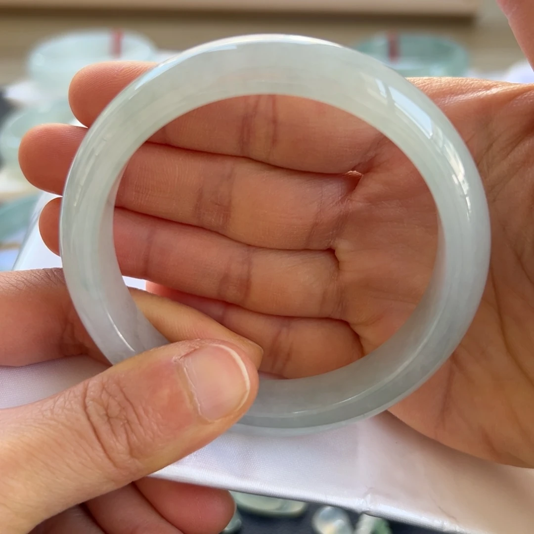 翡翠手镯未镶嵌手镯