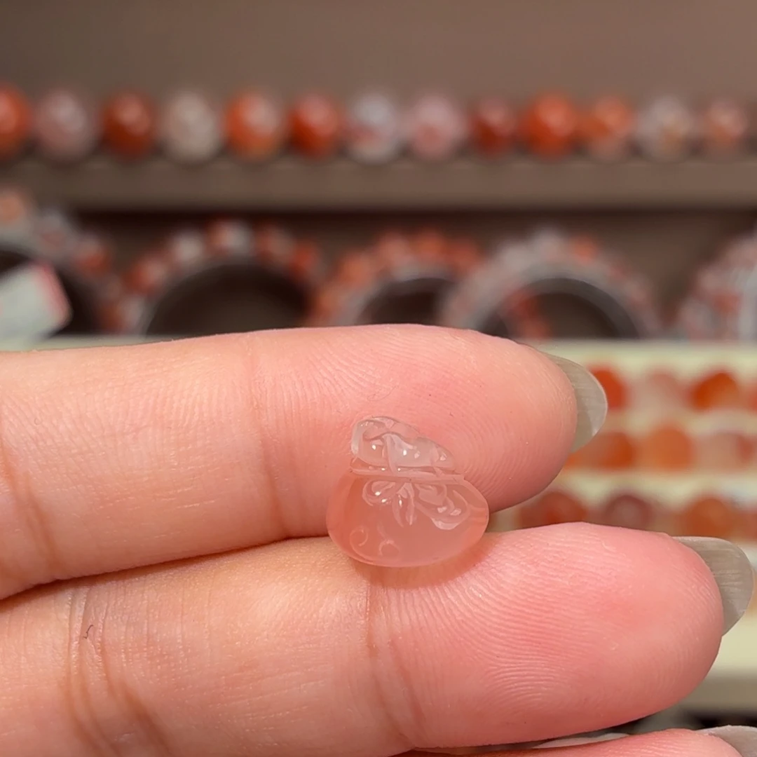 未镶嵌川料南红玛瑙牛鼻孔钱袋