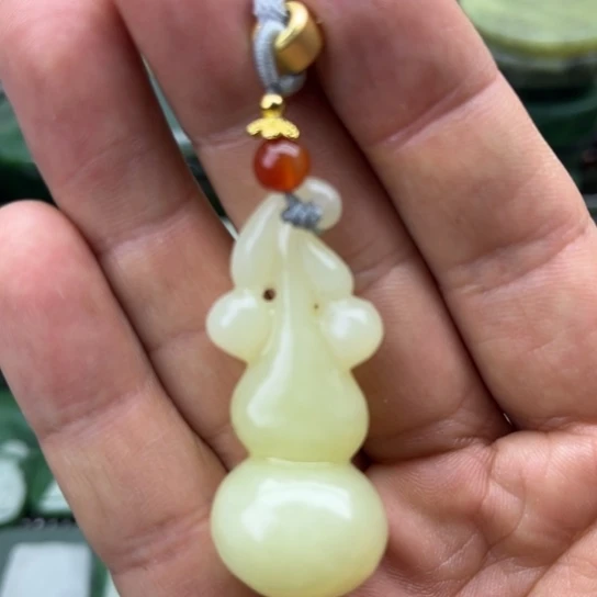 星***空和田玉未镶嵌珠宝半成品