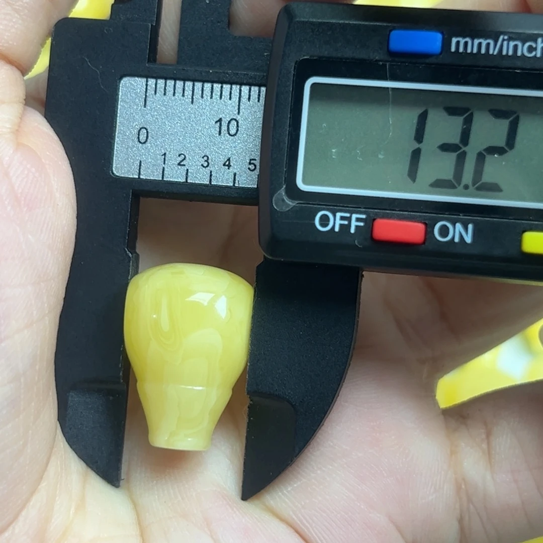 裸石琥珀未镶嵌三通