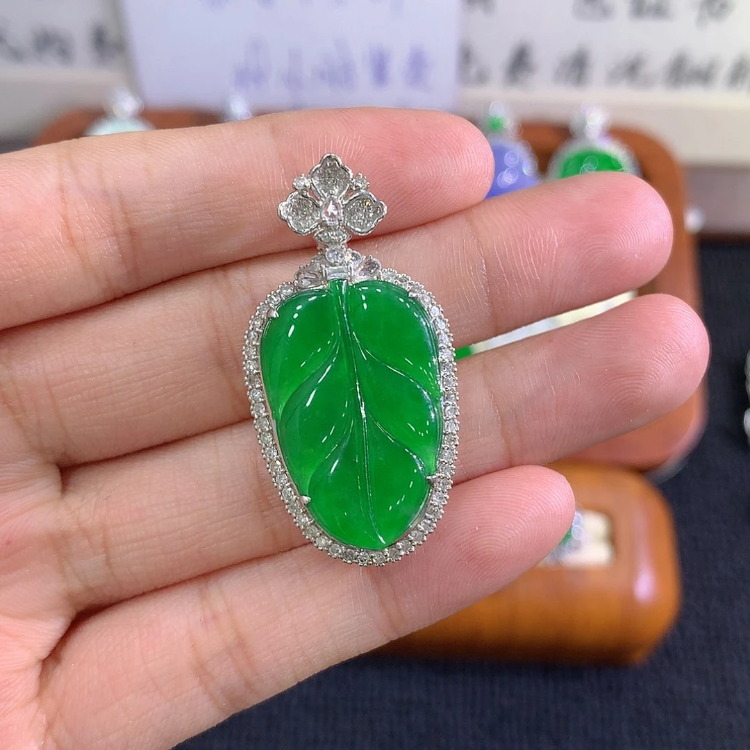 【闪购商品】吊坠(不含链)18K金镶嵌翡翠叶子