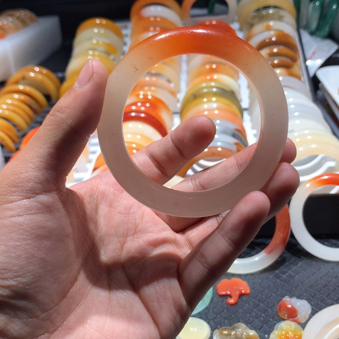 未镶嵌手镯石英质玉二****莎
