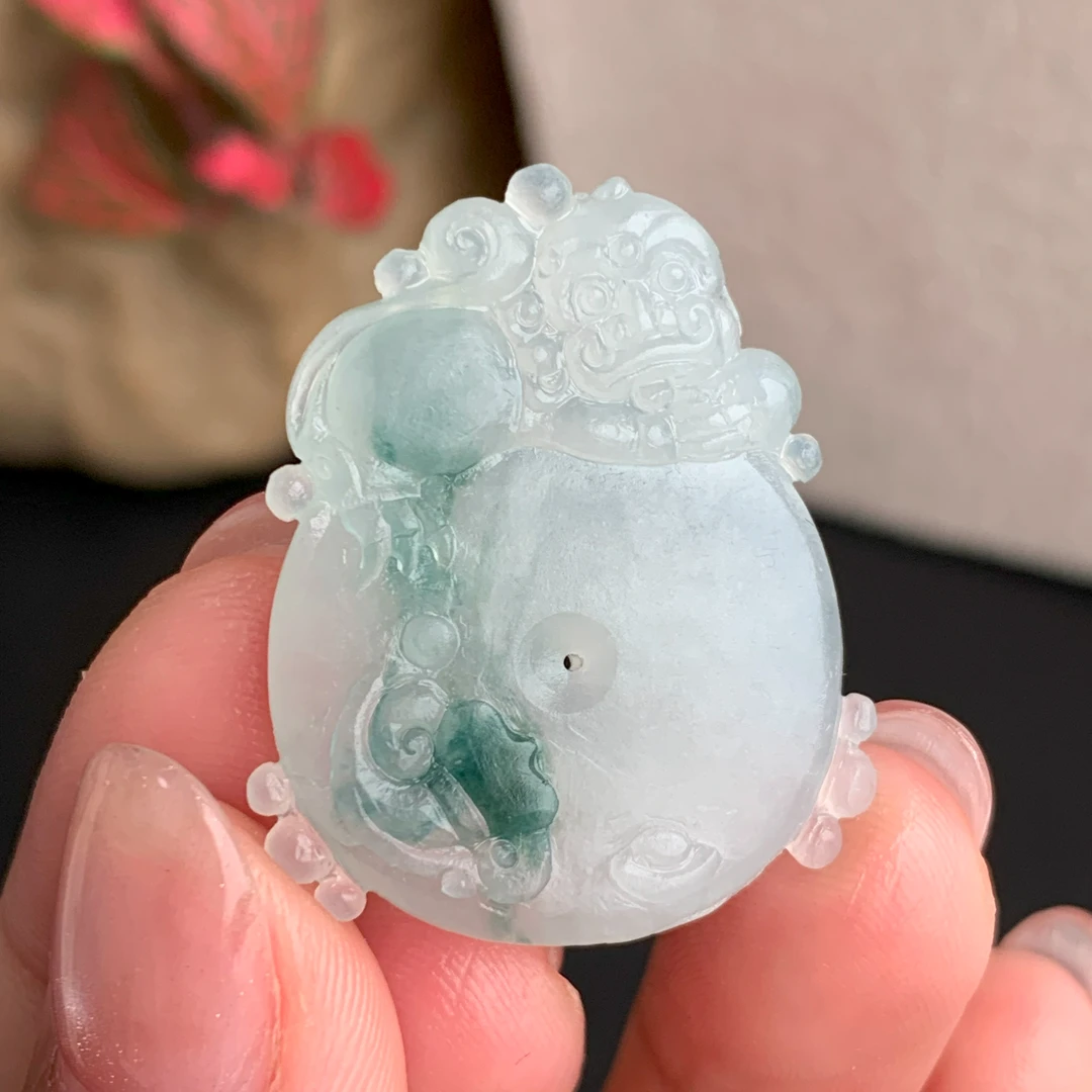 【自然光实拍】清澈 天然翡翠A货冰飘蓝色狮子吊坠 定制毛货未抛光