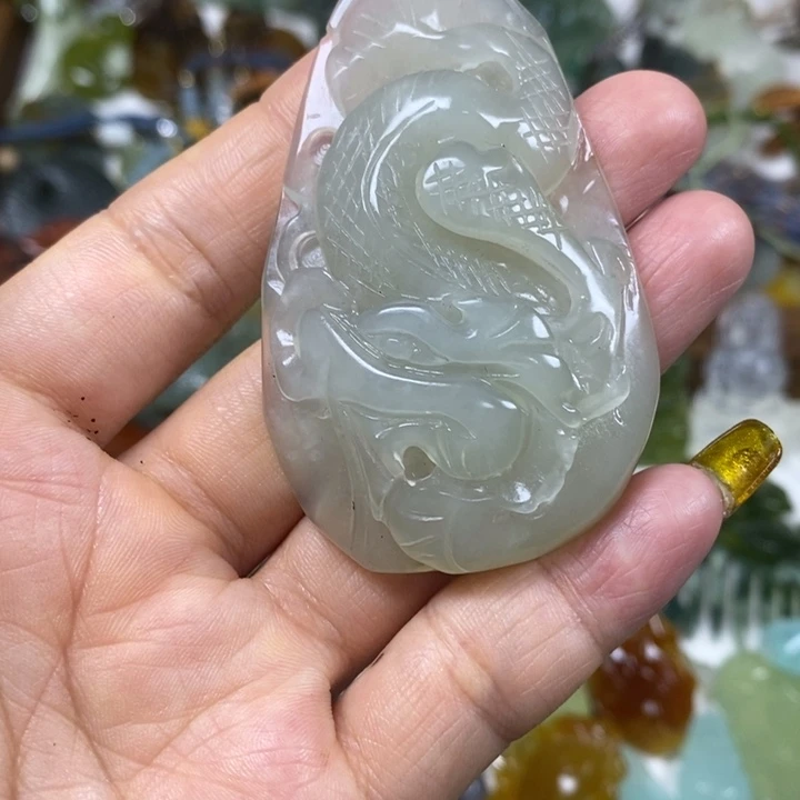 未镶嵌蛇纹石玉吊坠