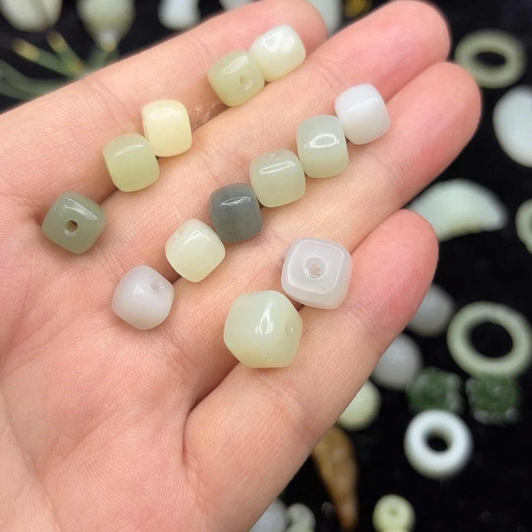 和田玉未镶嵌颈饰海****?拍一发一随机发