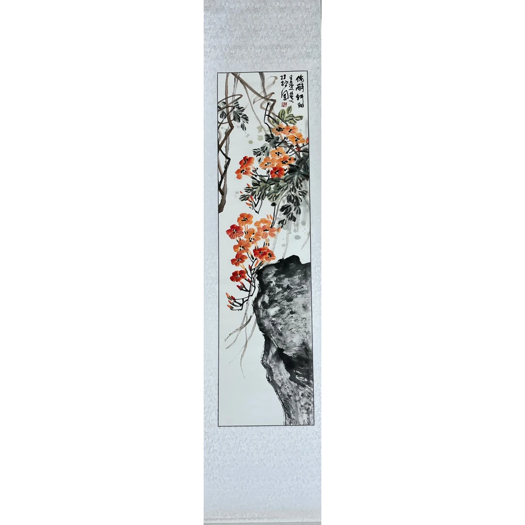张大风艺术馆,欧亮月作品立轴《凌霄 J02》。尺寸136x33cm