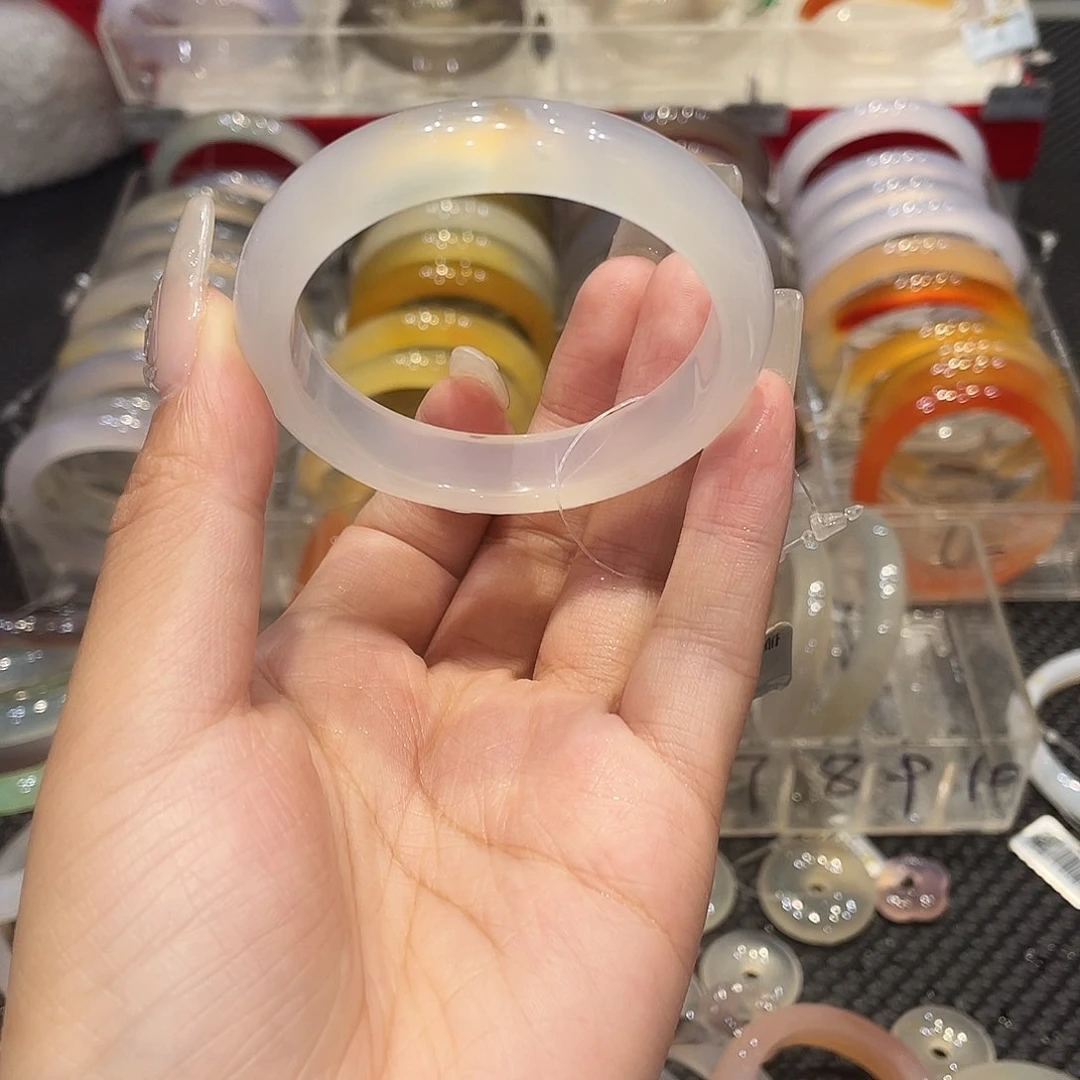玛瑙/玉髓手镯未镶嵌51福利