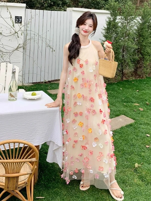 【花漫】温柔风甜美长裙春季新款显瘦仙气立体花朵挂脖背心连衣裙女