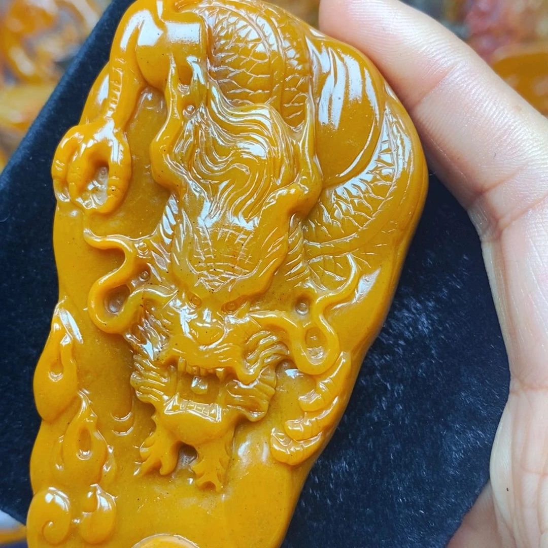 未镶嵌石英质玉（黄龙玉）颈饰