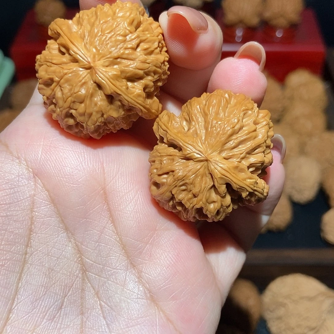 文玩核桃吊坠白狮子34