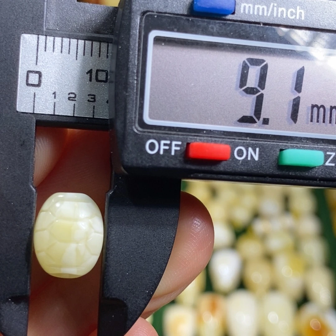 蜜蜡未镶嵌裸石配饰