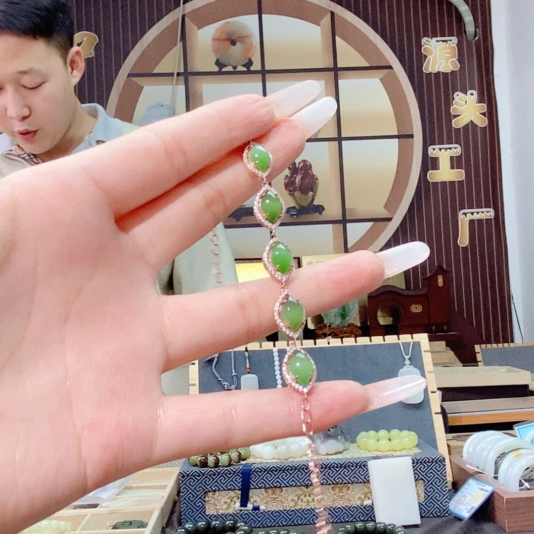 全***丶和田玉未镶嵌手链