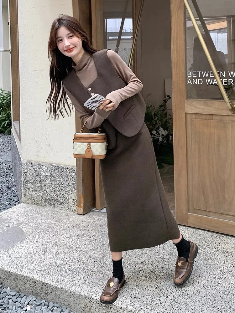 韩版高级感马夹半身裙套装女2025春秋季新款打底衫三件套#38142