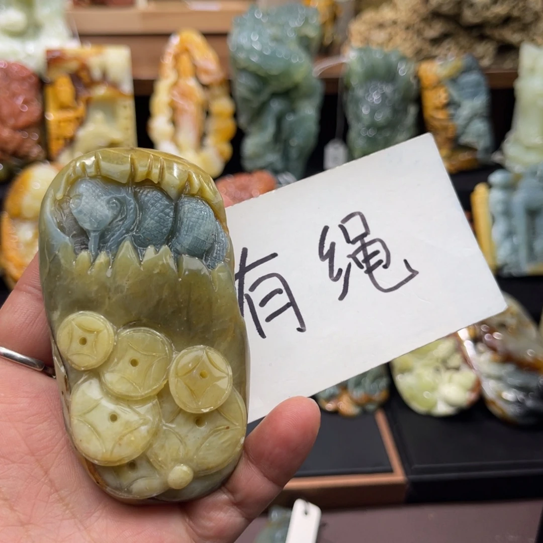 蛇纹石玉未镶嵌颈饰