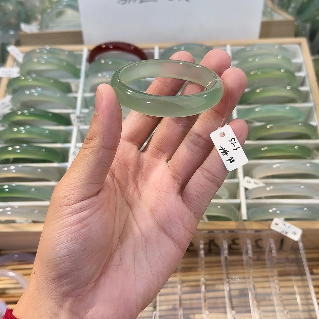 玛瑙/玉髓未镶嵌手镯圈口52.3