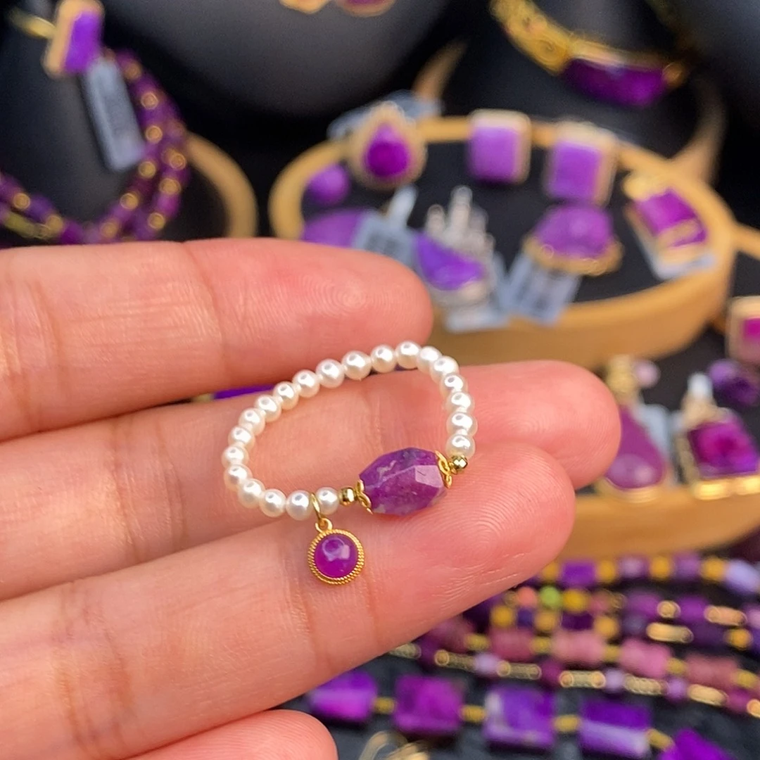 18K金镶嵌苏纪石（舒俱来）戒指