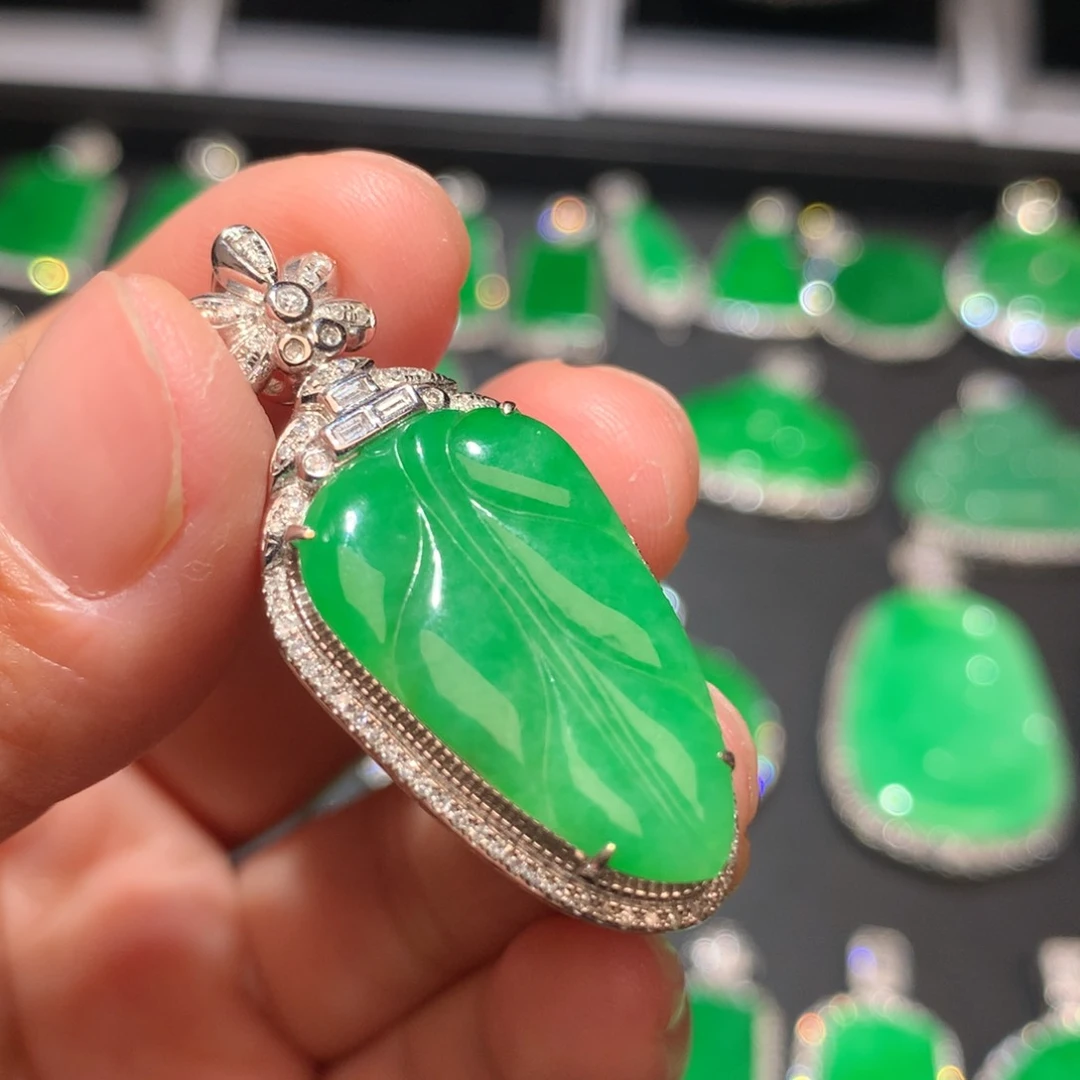 翡翠颈饰18K金镶嵌翡翠