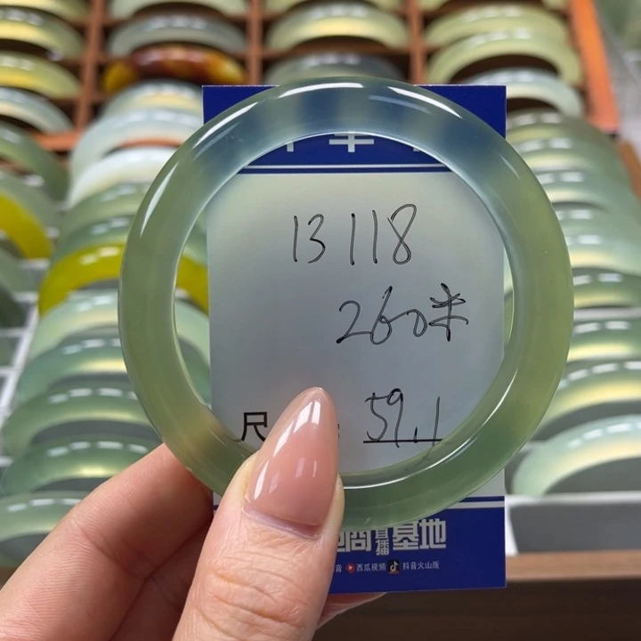 岫玉手镯未镶嵌你****！手镯