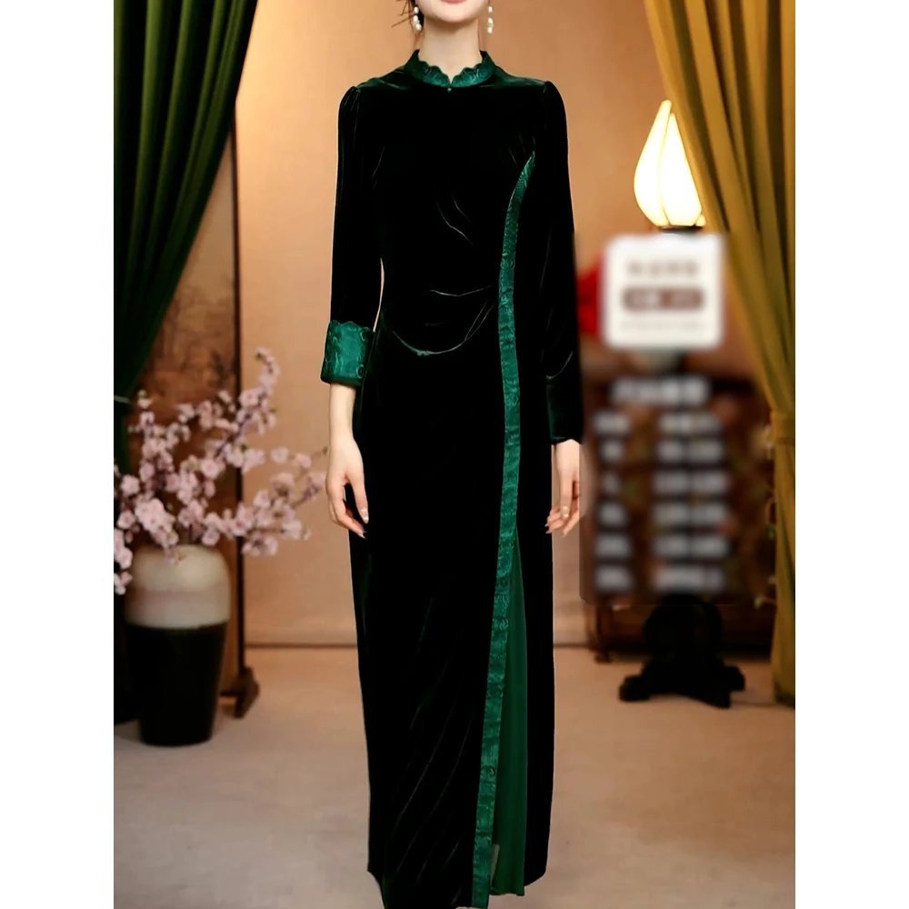 复古文艺风丝绒立领高级感连衣裙女2025冬季新款收腰显瘦包臀长裙