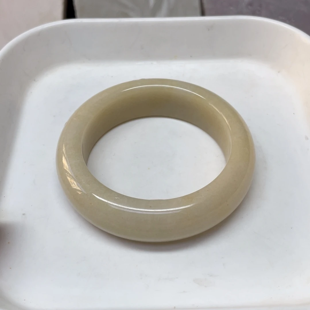 未镶嵌手镯石英岩玉桂花糕