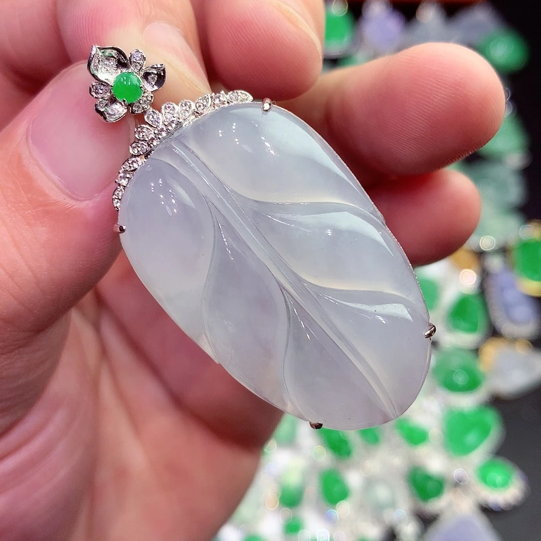 翡翠18K金镶嵌颈饰叶子